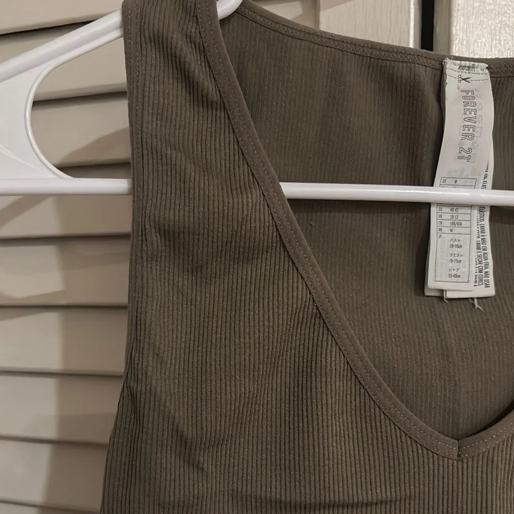 Olive Green Sleeveless Crop Top - Picture 5 of 8